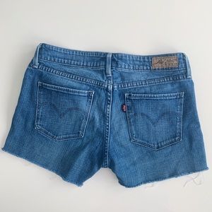 2/$10🛍LEVI’S DEMI CURVE SKINNY CUT-OFF SHORTS SIZE SMALL